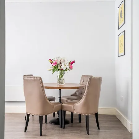 The Falcon - 10 Apartment